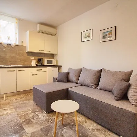 Apartment Fuer 4 Personen Ca 35 Qm In Banjole, Istrien Istrische Riviera *